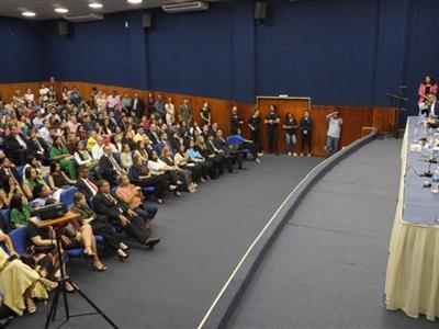 Foto da Notícia: Advogados e estagiários recebem certidões da OAB-MT